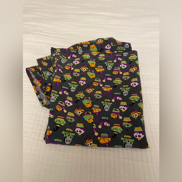 Maevn Halloween print scrub top, gently worn, size M - Picture 2 of 3
